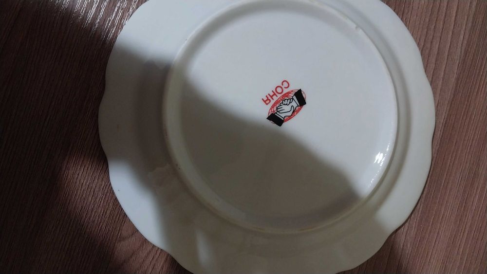 Продам тарелки десертные 20 штук