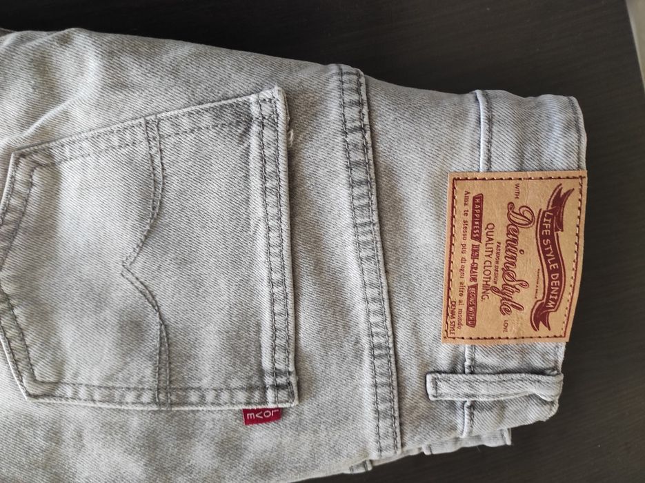 Дамски дънки, 36 номер, мека, много хубава материя, сив цвят