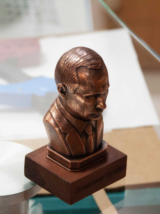 Бюст на Владимир Путин.Медна галванопластика.