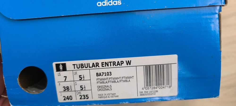 Дамски маратонки Adidas. --''НОВИ''