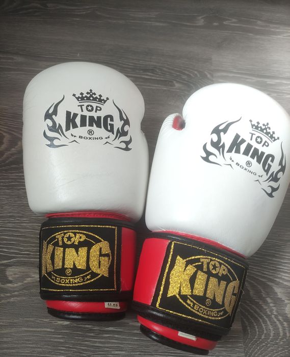 Перчатки боксерские.