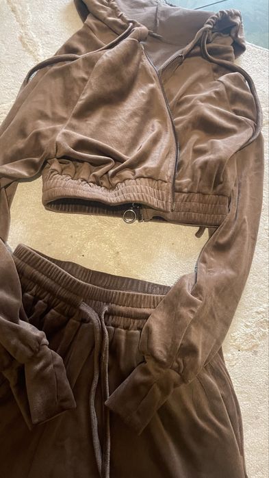 Анцуг тип кадифе