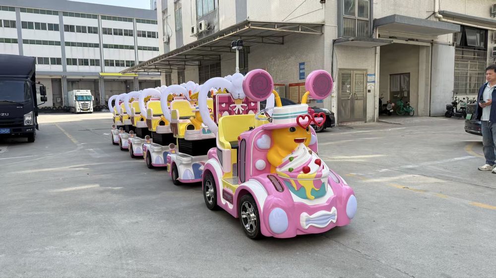 Игравой машиный и паравозик