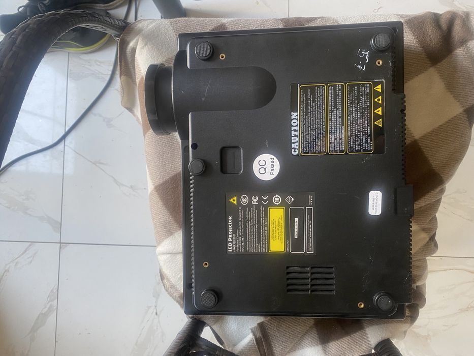 Проектор для презентаций, кино и игр