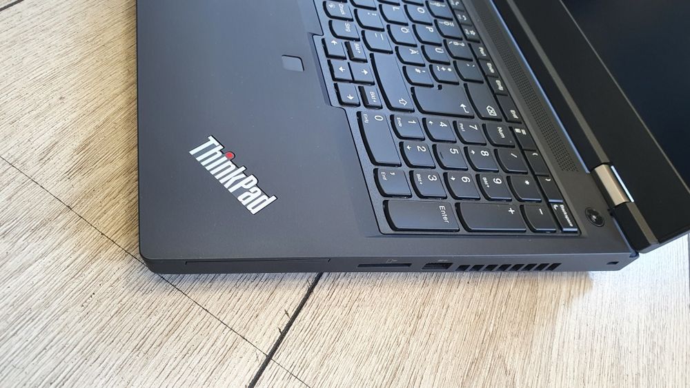 Amanet F28: Laptop Lenovo ThinkPad P15 XEON Gen 2 1TB NOU!