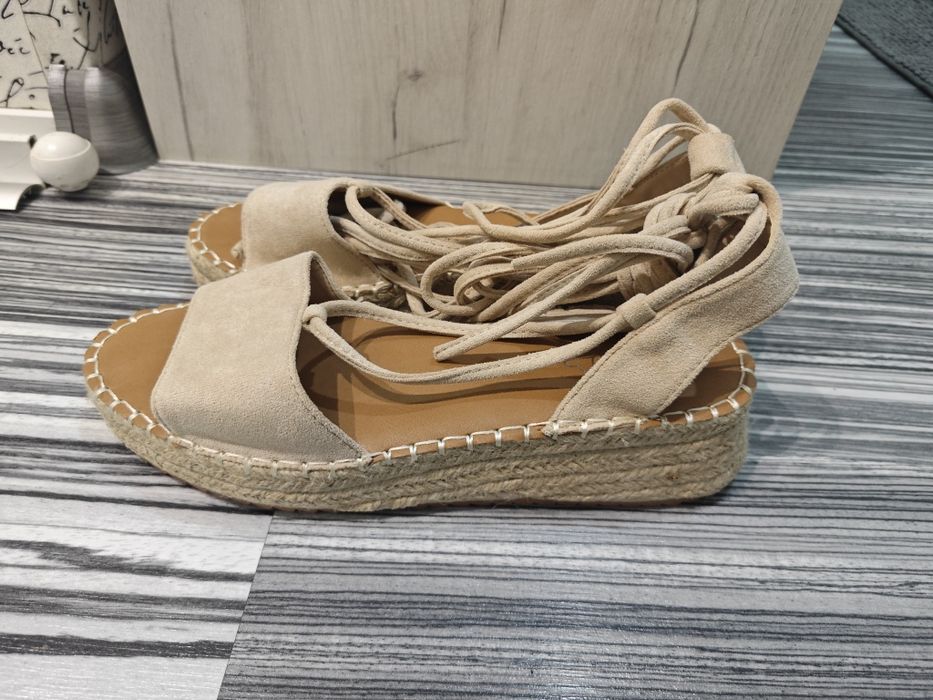 Дамски сандали на платформа