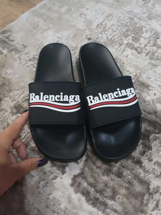 Șlapi 1 la 1 după originali  mărime disponibil 44