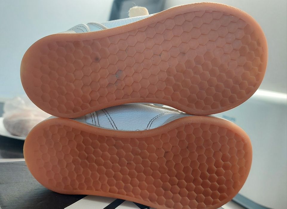 Маратонки Adidas 22 номер