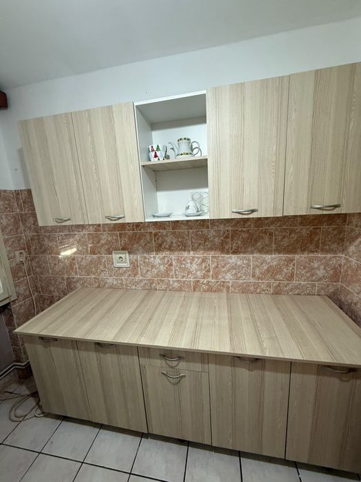 Vand apartament cu 3 camere în Ineu etajul 3