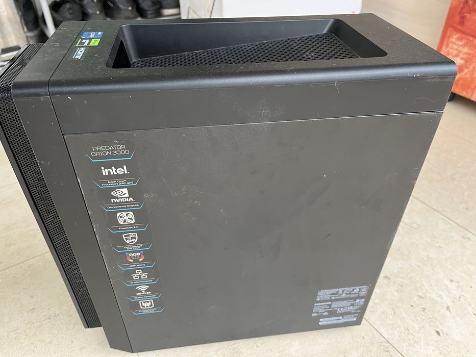 Кутия с дъно и захранване LGA1700