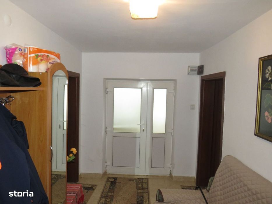 Casă cu 4 camere, garaj și curte, Târgu Jiu zona Coloana