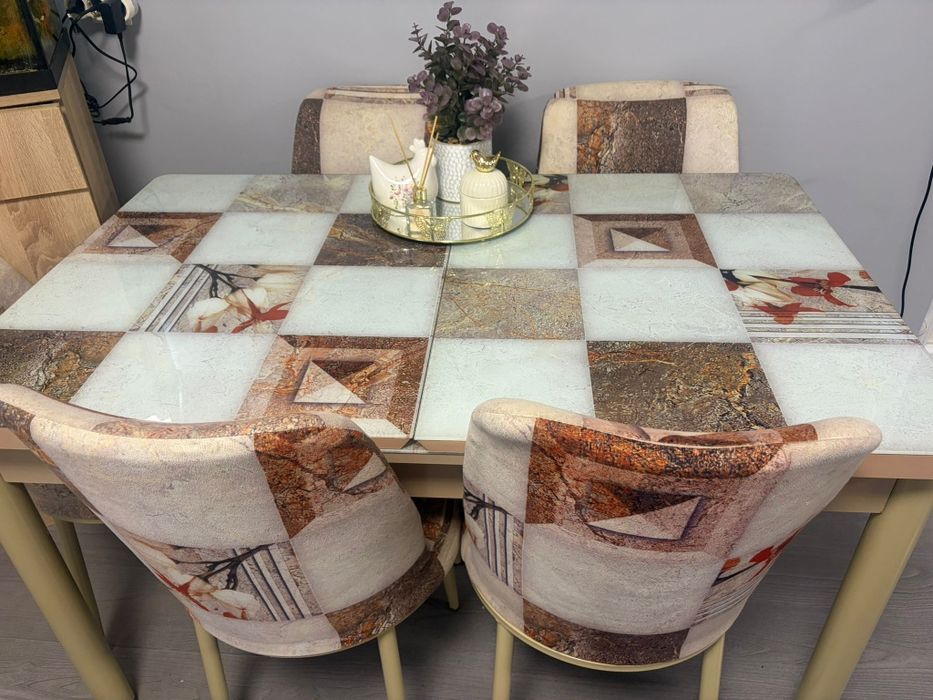 Vând masa de bucătărie