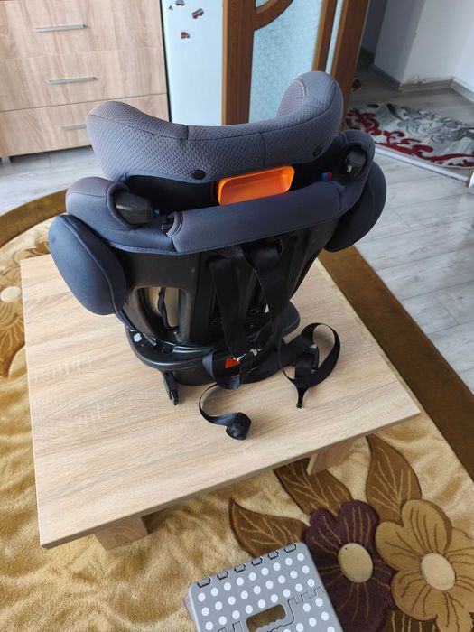 Scaun auto cu sistem isofix , rotativ si pozitie de somn plus trotineta coccole