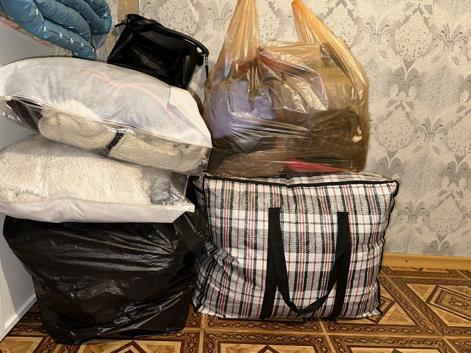 Продаю вещи все вместе отдам есть новые