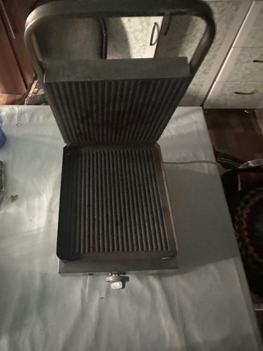 Продам грильницу