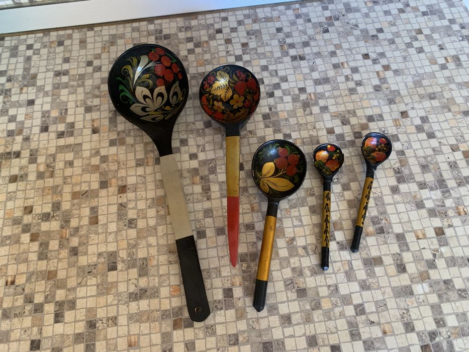 Хохлома от Русия. Има малки дефекти