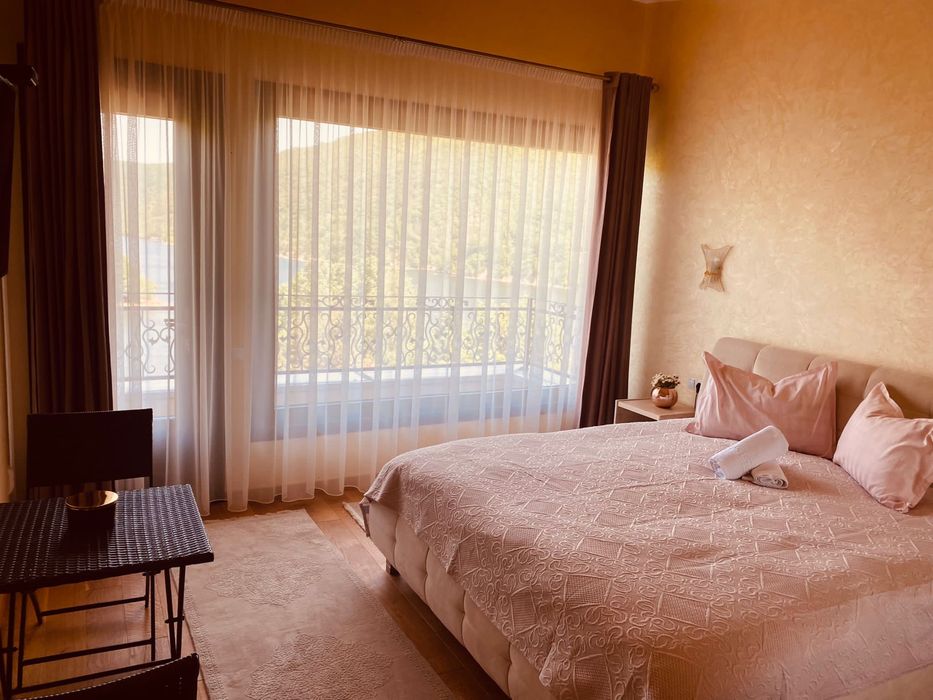 Cabana de inchiriat cu ciubar/Lacul Tarnita/Vila Tarnița/