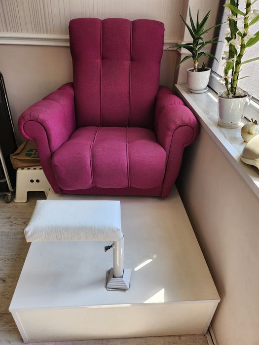 Стол за педикюр с подиум