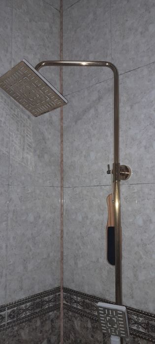 Смеситель для ванны золотистый