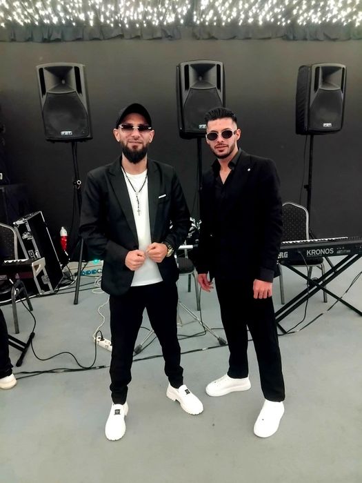 Formație pentru evenimente nunti botezuri sau dj pentru detalii sunatima mulțumesc