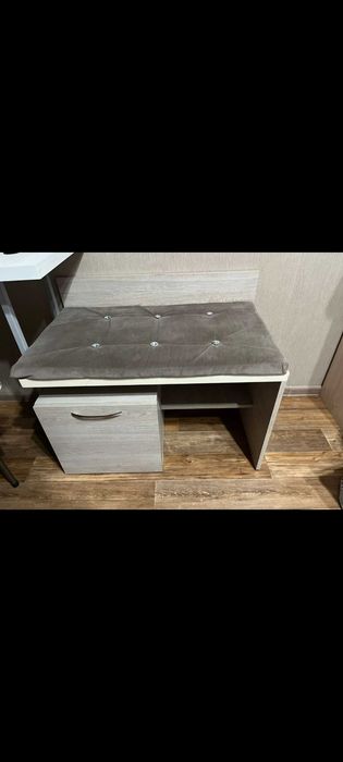 Продам тумбу в коридор