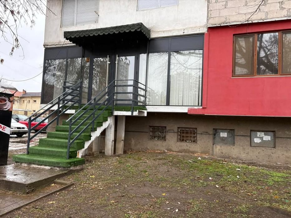 Дава се под наем Магазин в Видин, Петко Каравелов - 55 кв.м за 306 € - Снимка #1