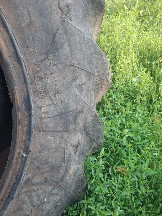 Vind două anvelope tractor