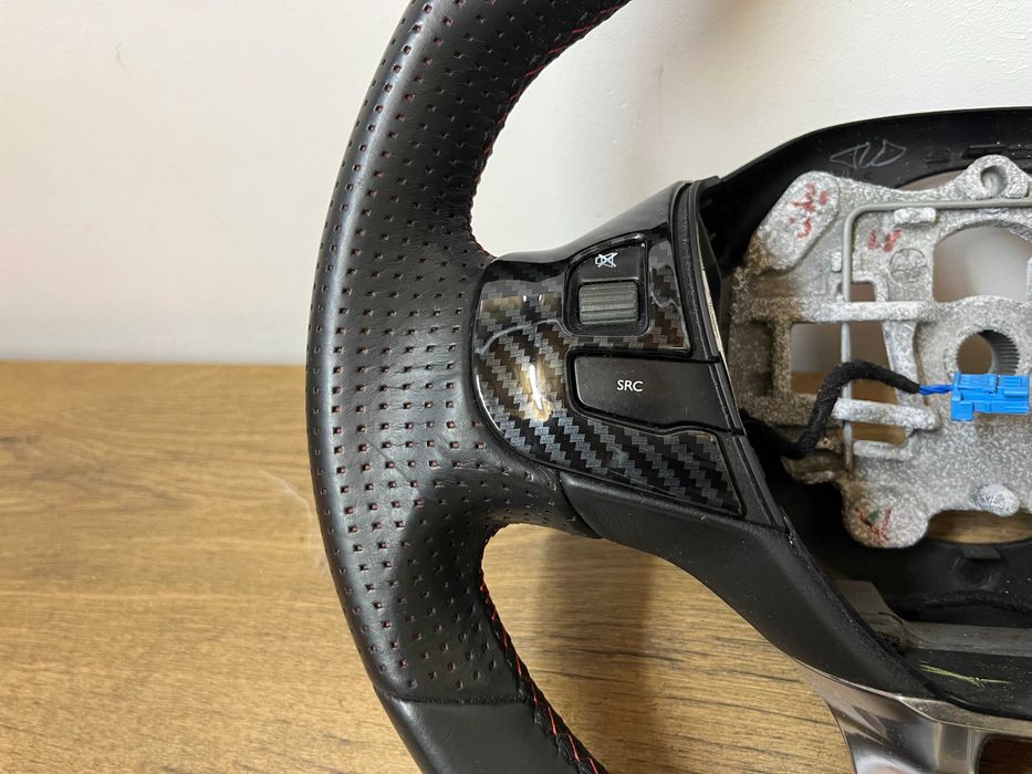 Оригинален с перфорирана кожа и КАРБОН Мулти волан Peugeot 208 308 GTI