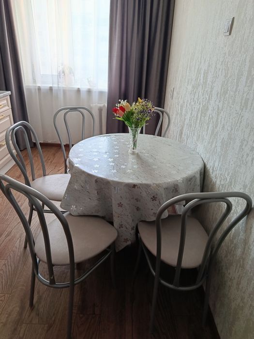 Продам стол со стульями