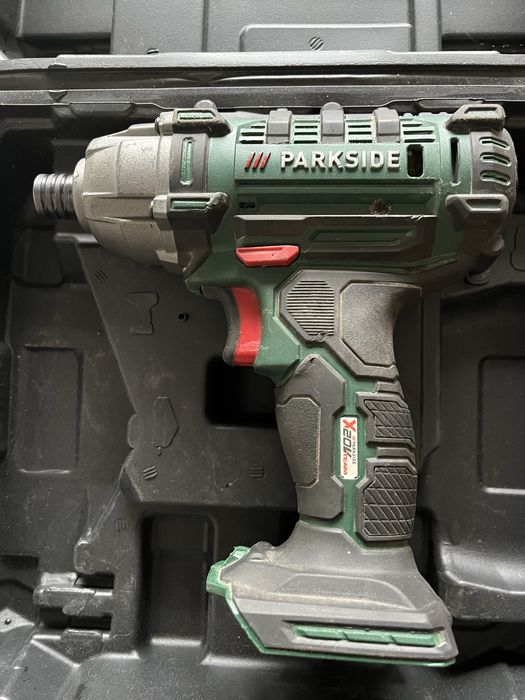 Masina insurubat cu percutie