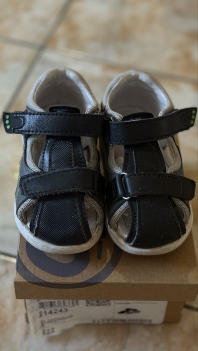 Продам сандалии на малыша