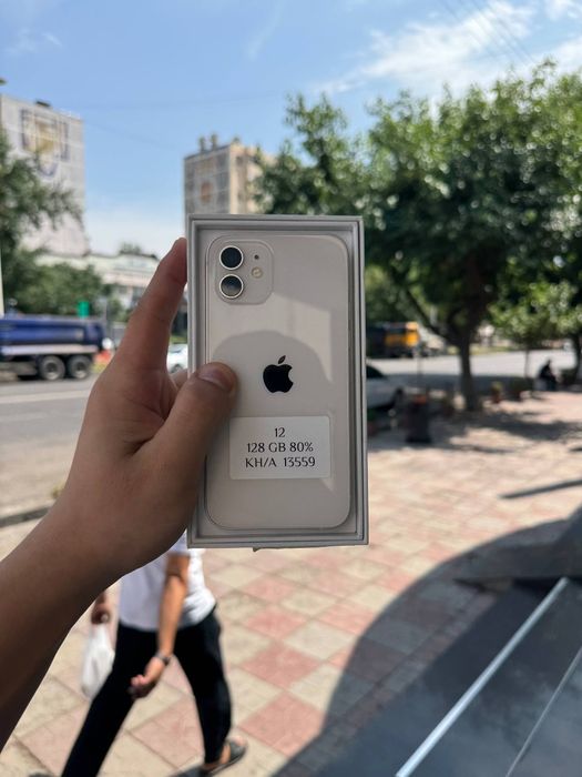 IPhone 12.            .