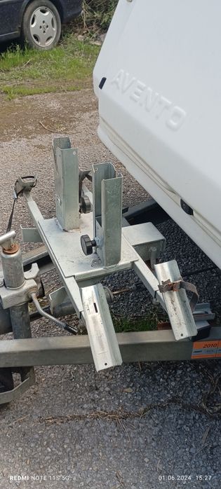 Продавам стойка за два велосипеда за каравана.