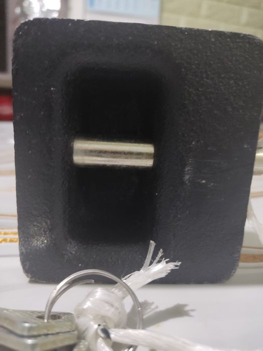 ЗамОк навесной для дверей