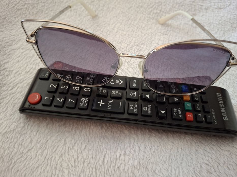Vand Ochelari de soare Guess GU7528 10C cu ramă metalică argintie, model cat eye, 56-16-140 GU7528 10C LP
