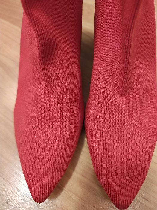 Botine rosii Zara