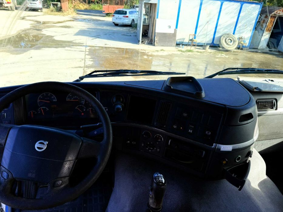 **De vânzare camion cu macara Volvo  8x4**