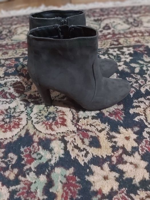 Botine moderne și elegante