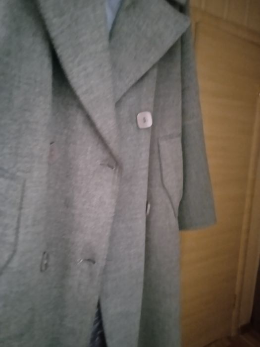 Продаю пальто серое осеннее