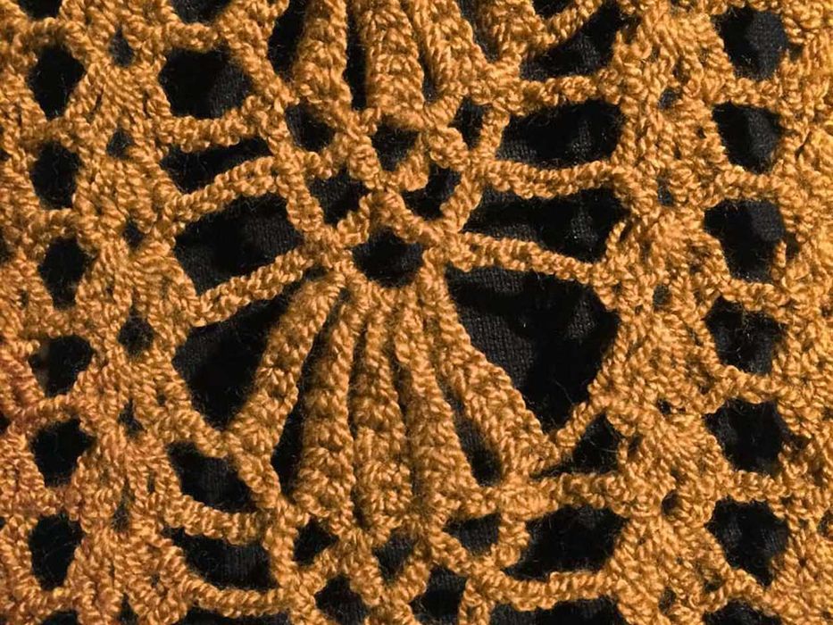 Вязаное платье ручной работы