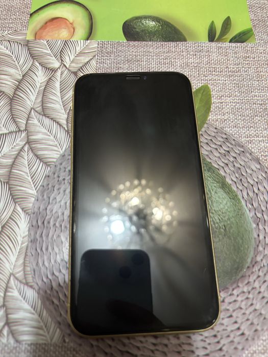 продам iPhone XR