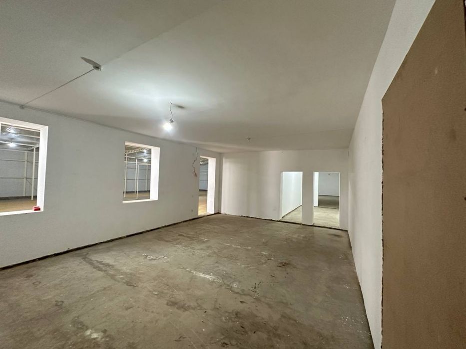 Нөкис қаласы орайлық базарға жақын жерде жайласқан имарат сатылады