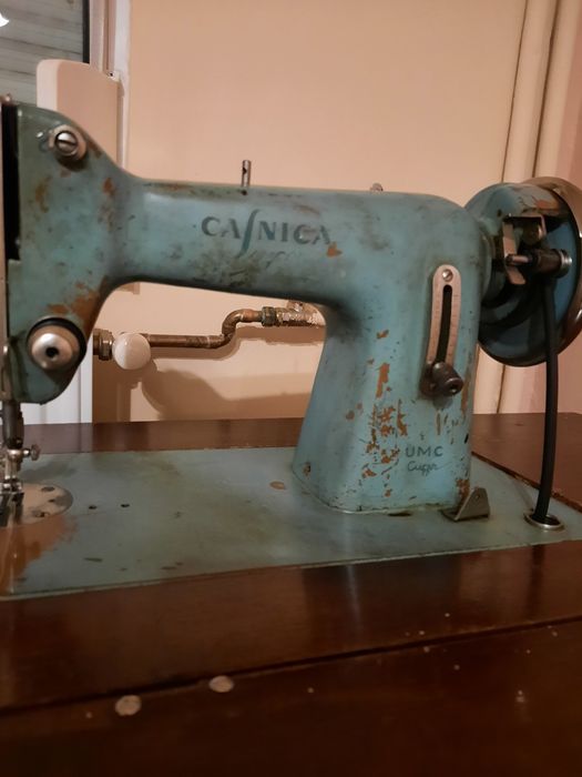 Masina de cusut Casnica Super de Cugir