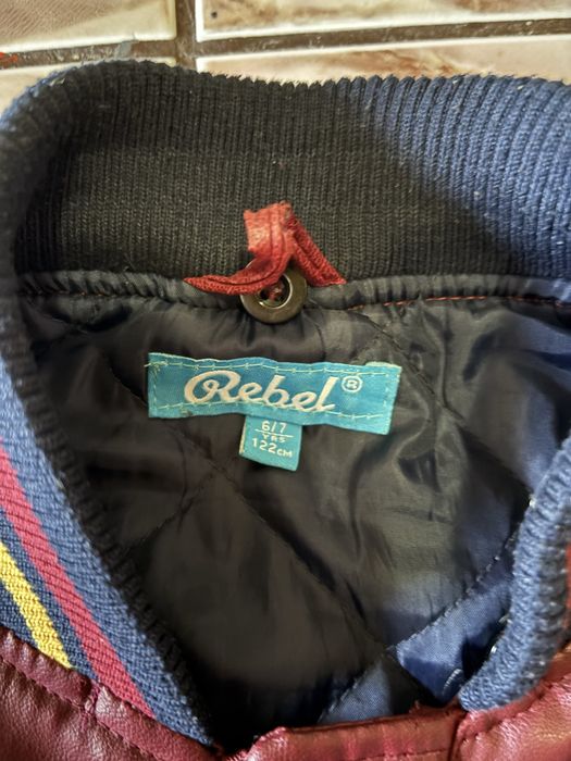 3.	Geacă tip varsity, bordeaux și gri copii