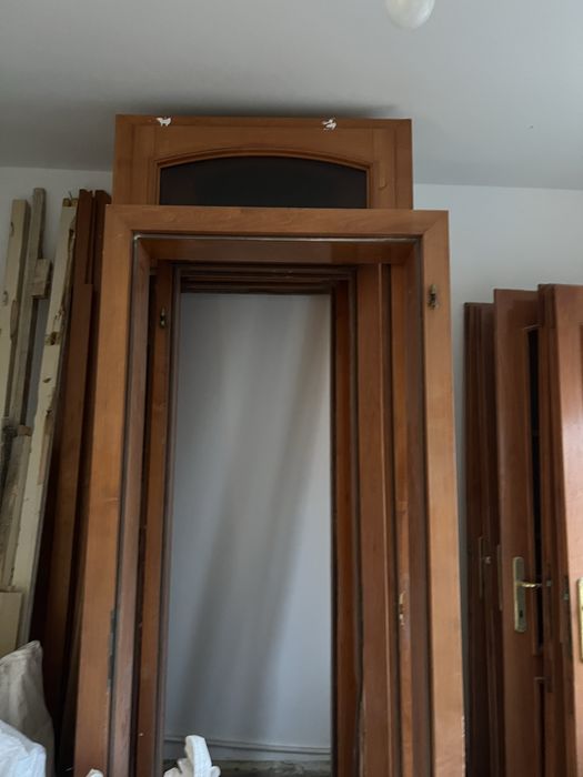 Vând 6 uși din lemn