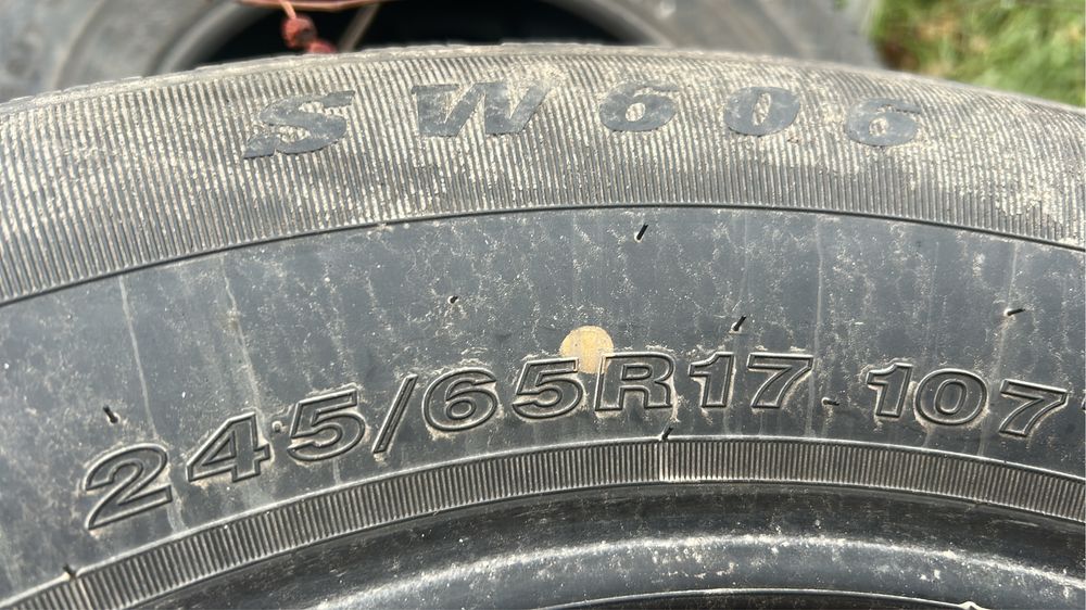 Продам резину б/у 245/65/17