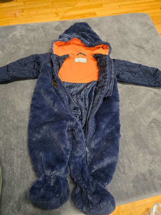 Бебешки космонафт, размер 9-12м.В отлично състояние с ръкавички.