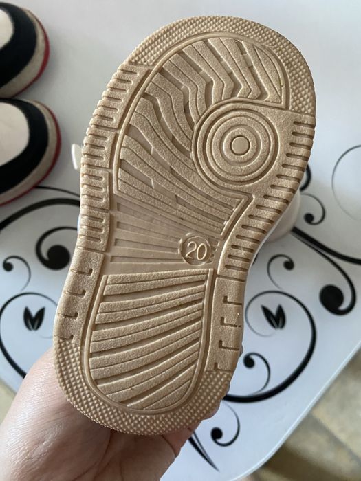 Продам детские ботинки для девочек