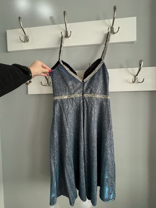 Елегантна, официална вечерна парти рокля -червена и бляскава