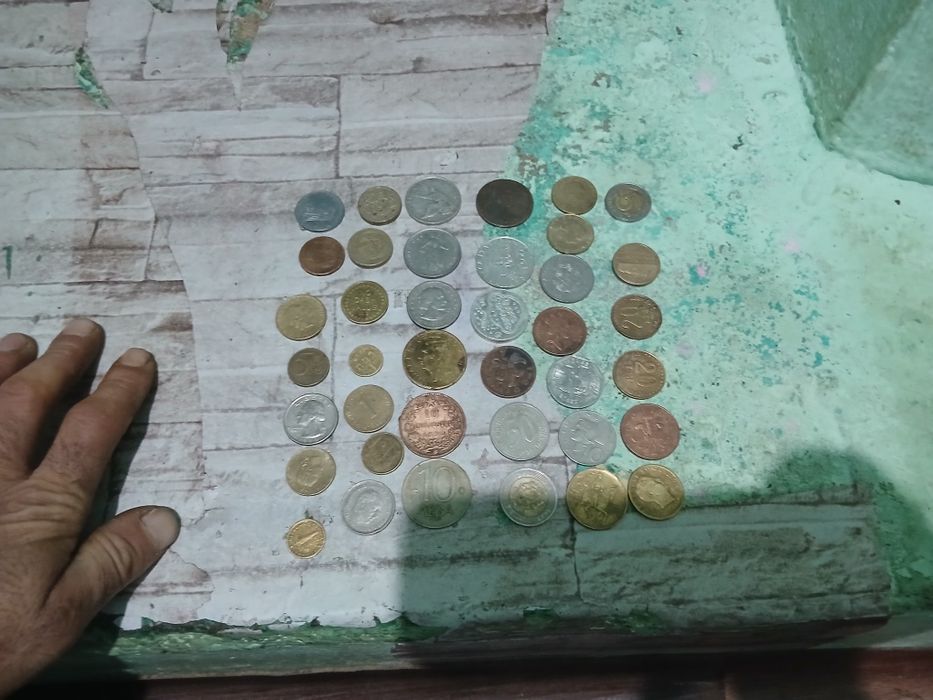 Bani vechi de vânzare